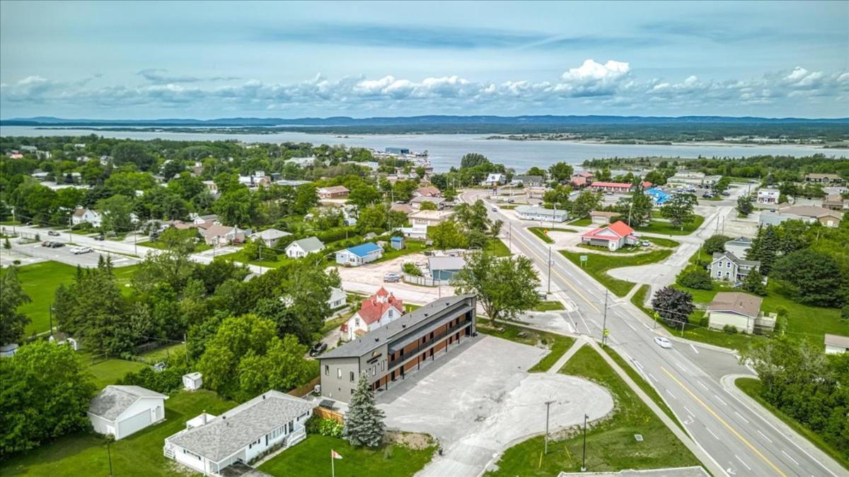 Manitoulin Motel Little Current Ngoại thất bức ảnh