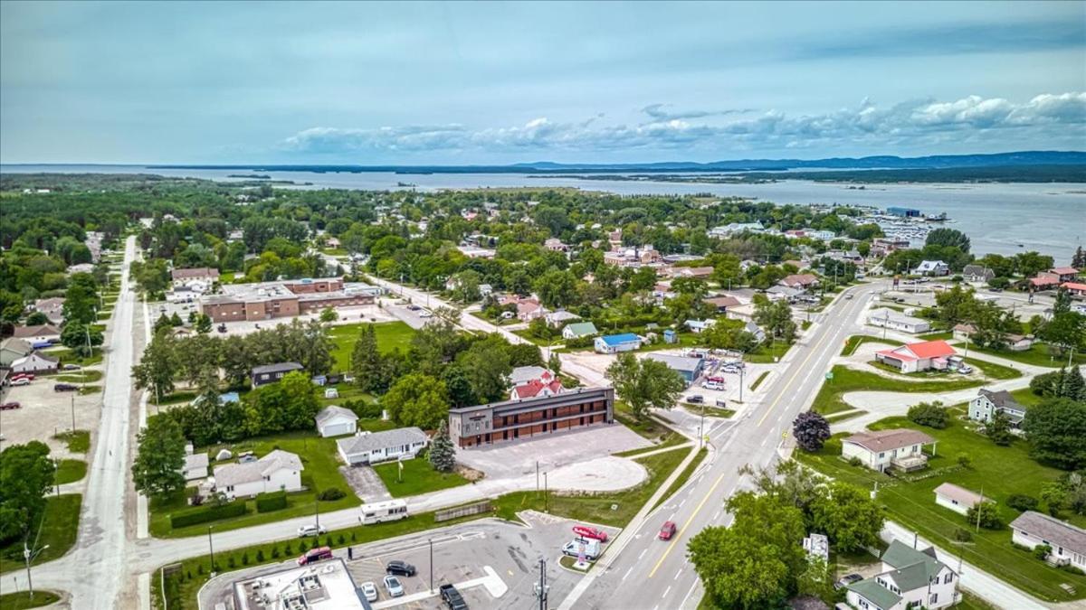 Manitoulin Motel Little Current Ngoại thất bức ảnh