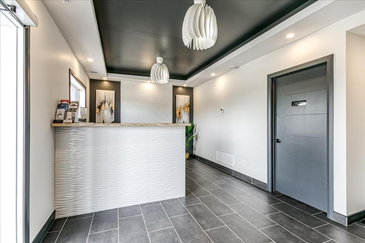 Manitoulin Motel Little Current Ngoại thất bức ảnh